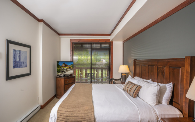 First Tracks Lodge, by Lodging Ovations