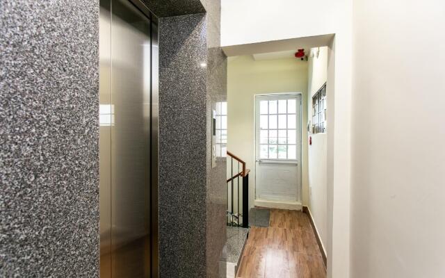 OYO 658 Euro Gold House And Coffee