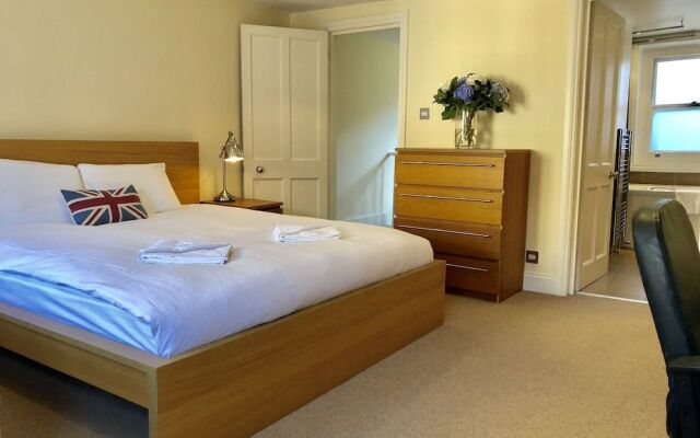 Buckingham Palace View Apartment