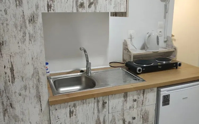 Super Economy Studio Located On the Ground Floor No Balcony