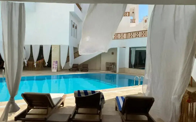 Blue Vision Hotel & Diving College