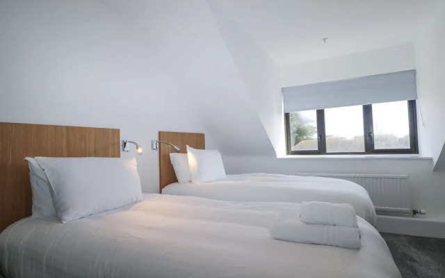 Flat 35 - Marine Court