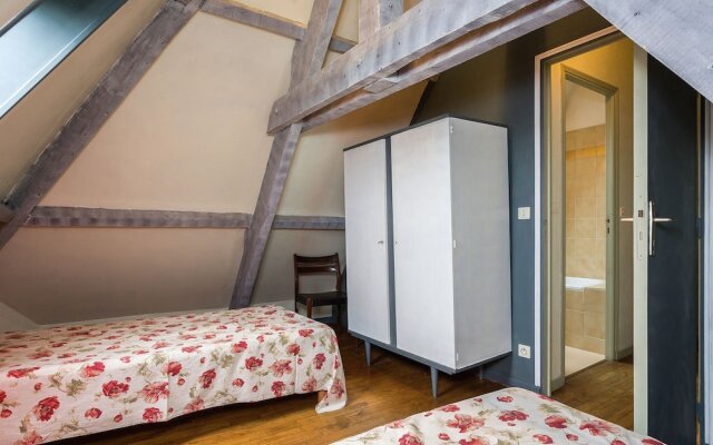 Beautiful Holiday Home in Wooded Grounds Near Villefranche-du-périgord