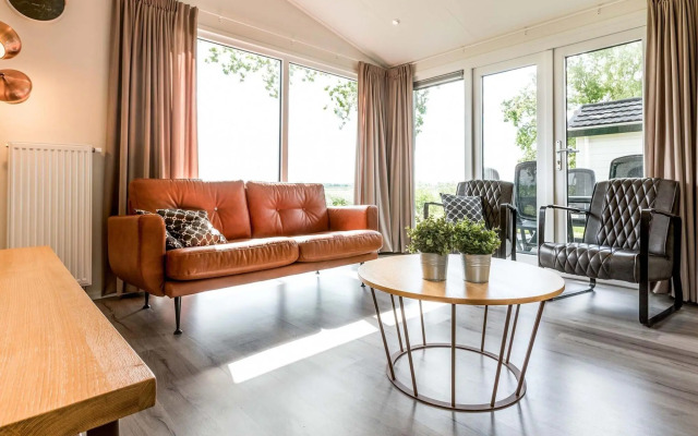 Detached, bright chalet with dishwasher, 8 km. from Hoorn