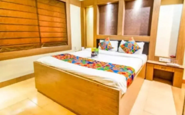 Goroomgo The Moon Residency Kolkata