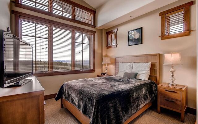 Luxury 3 Bedroom Ski in, Ski out  One Ski Hill Residence Located at the Base of Peak 8 with Hot Tub Access