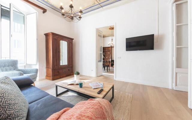 Bravissimo Plaça del Vi, Authentic Historic Apartment