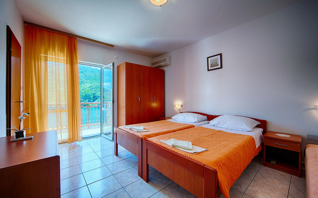 Apartments Malo Lago