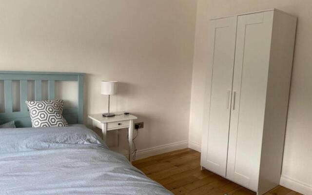 Newly Refurbished 4-bed House in Bournemouth