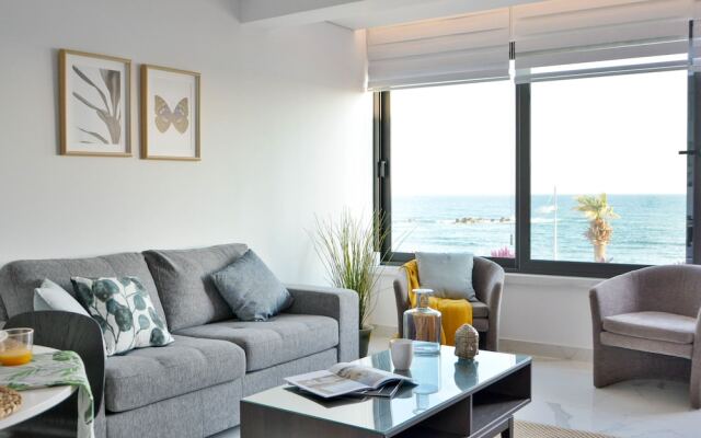 Phaedrus Living Seaview Luxury Marina Court 213
