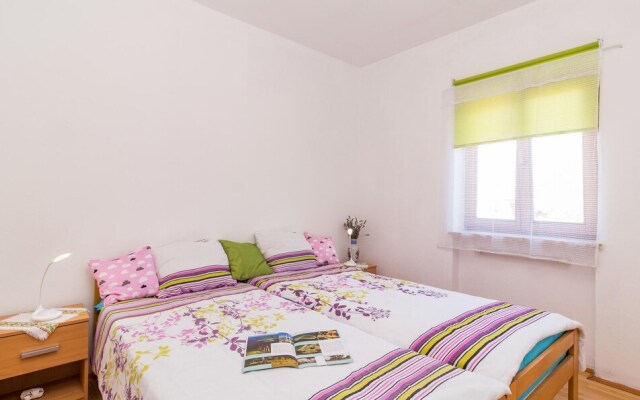 Awesome Apartment in Valbandon With 1 Bedrooms and Wifi
