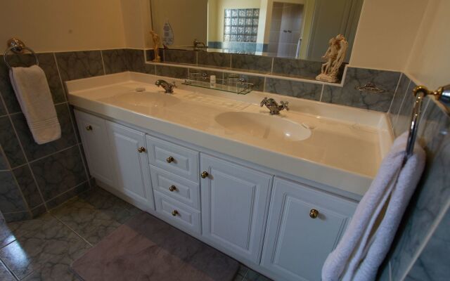 Cinnamon House Bed and Breakfast