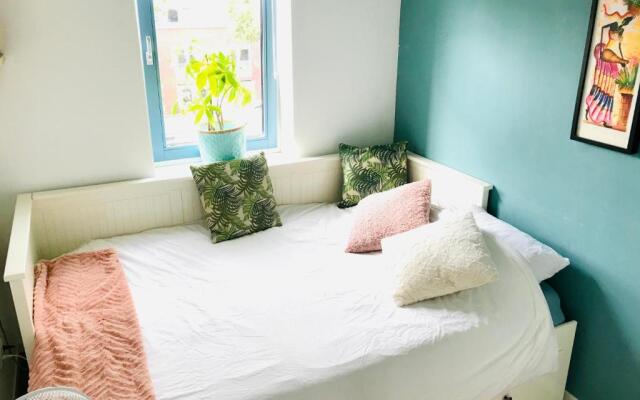 Canal House - Homestay