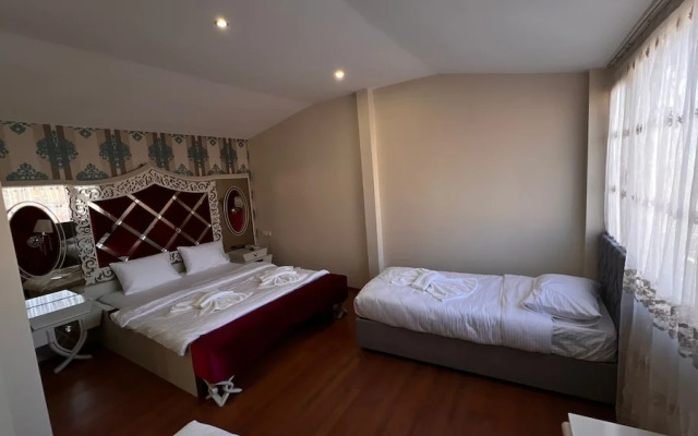 By Historyal Hotel Due