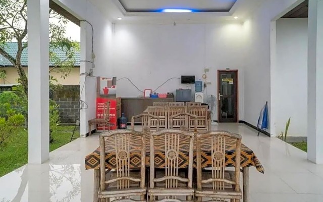 RedDoorz Syariah Near Syamsudin Noor Airport 4