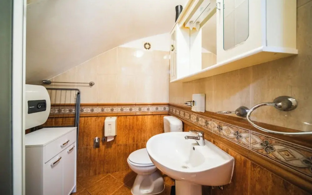 M & J Central Suites