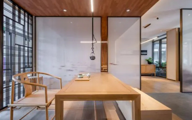 Qingdao Yixing Fang Hua Jian Tang · Lan She