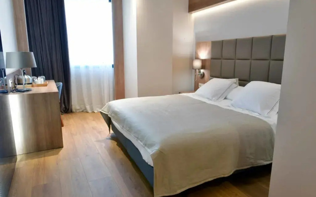 Lamaraz Arts Hotel