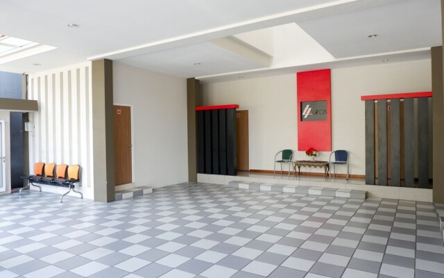 RedDoorz Plus near Mall Ciputra Semarang