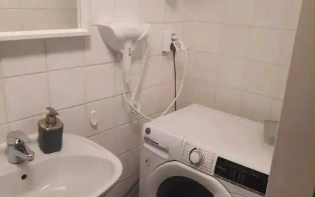 Charming 2BR Apt Prime City Spot