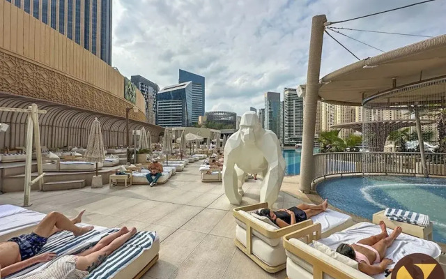 JW Marriott Marina Mall Access & Views