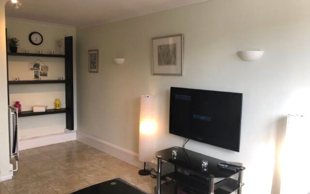 Central 2 Bed Apt Next To Victoria Station