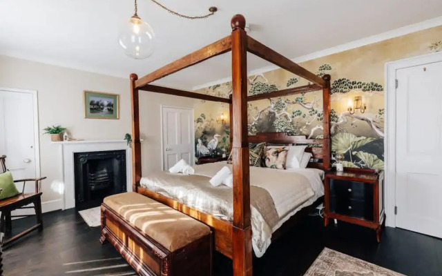 Central Townhouse With Garden Free Parking