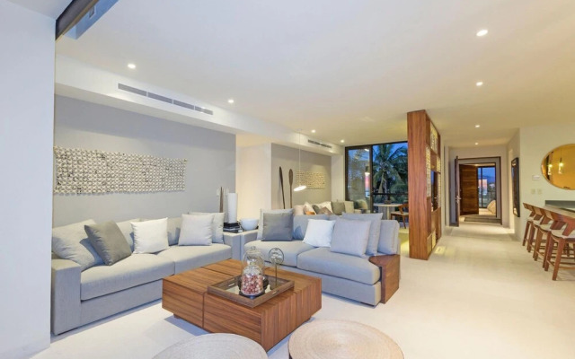 Sunny Vacation Condo 6