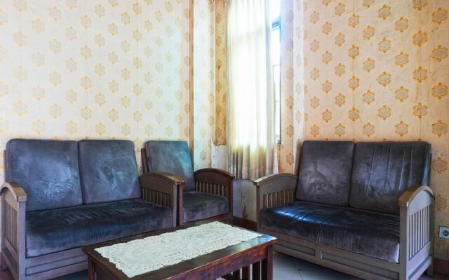 OYO 91327 Residence 38