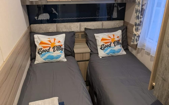 Lighthouse Lodge - Dog Friendly Nr Sutton on Sea
