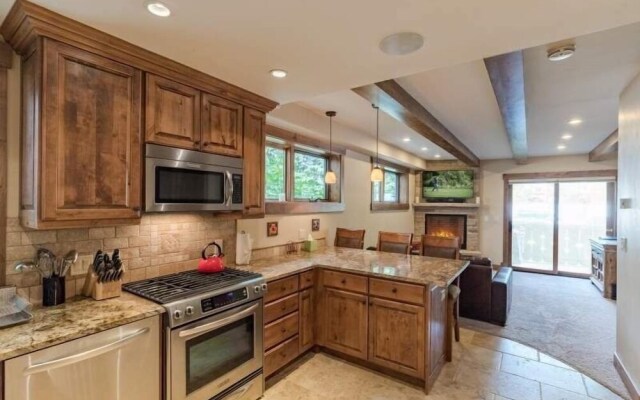 Villa Cortina 130 Condo Short Walk to Vail Village by RedAwning