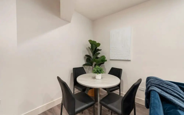 Luxury 2BR 2BA in Wicker Park