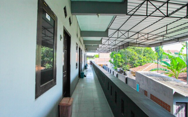 Kost Mittasukha Family by OYO Rooms