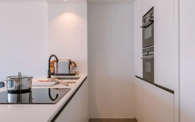 Lovely Apartment With Lateral sea View and Parking