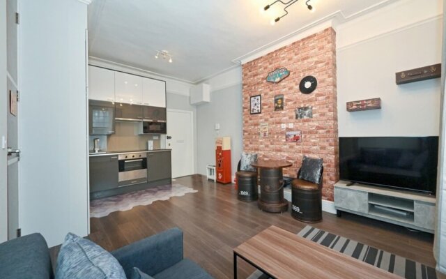 Stunning One-bedroom Apartment Right Near Victoria Station