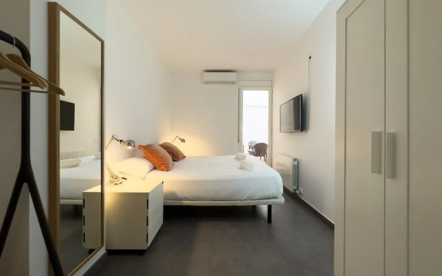 AinB Barcelona Sants Apartments