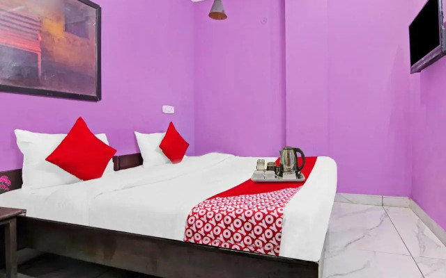 OYO Flagship 70237 Cozy Stay Deluxe