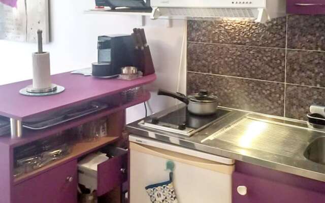 Studio in Tremblay-en-france, With Enclosed Garden and Wifi