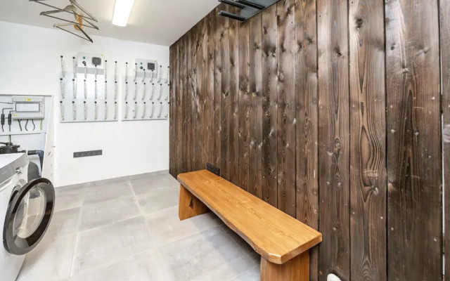 Villa in Cerny Dul With Pool & Sauna