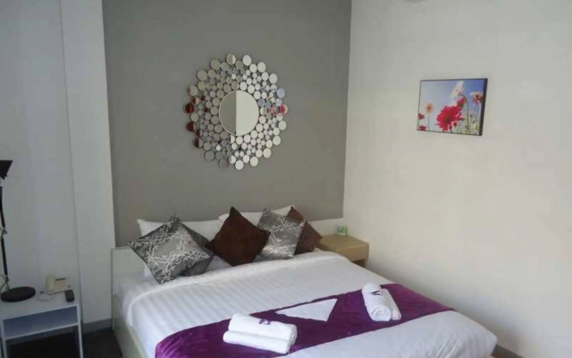 White Residence Hotel & Apartment
