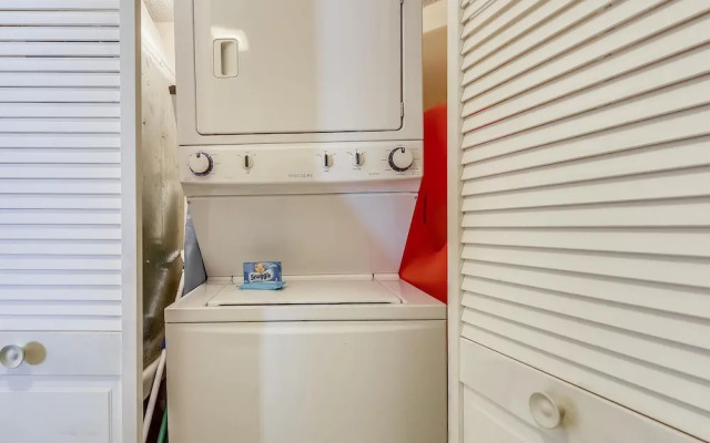 Summerhouse by Book That Condo