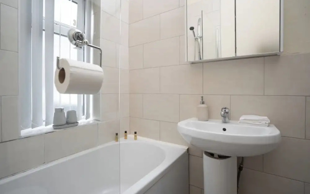Spacious 4-bedroom Manchester Retreat With Garden