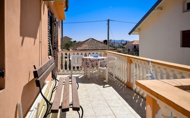 Apartments Mira 1210