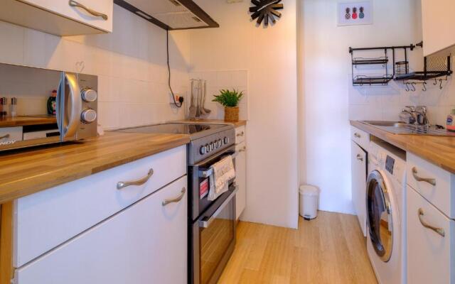 Bright Executive Apartment with Views of Solent