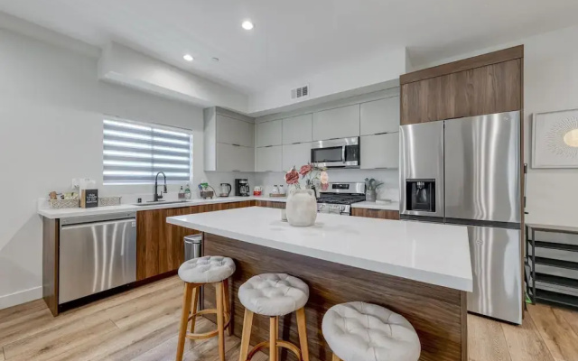 L.A Haven Georgous Townhome Garage Park