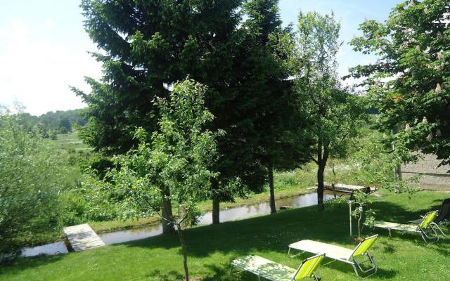 Rustic Inn River 2