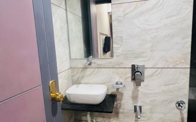 4 Ever Hotel - Surat