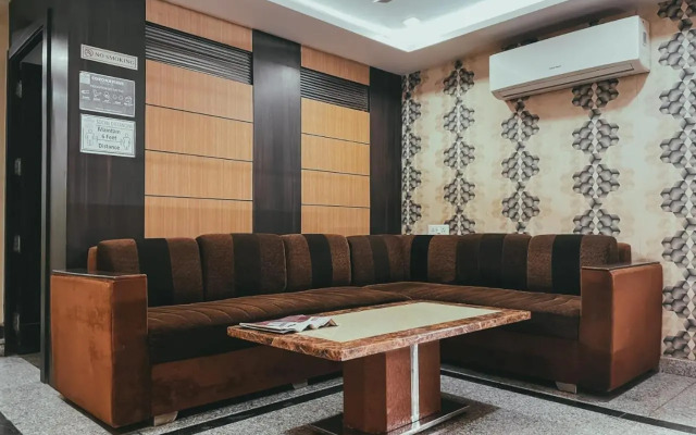 Hotel S L E Residency