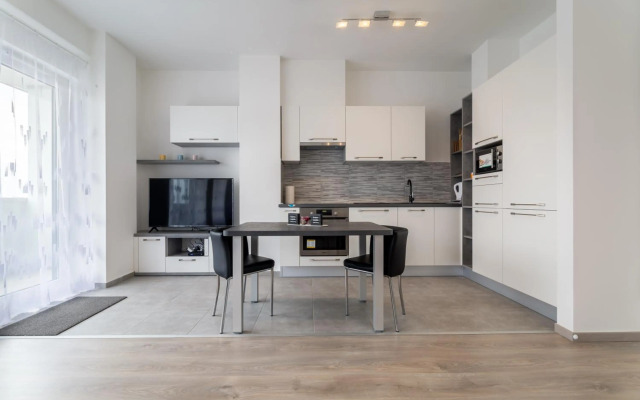 BpR CHIC White Home with Terrace & A/C & Garage