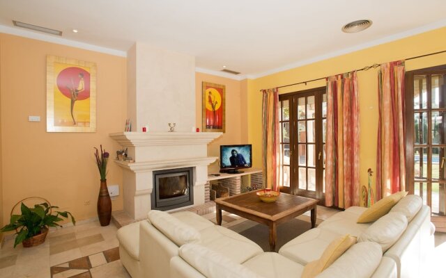 Holiday villa with 5 bedrooms, private pool, Nueva Andalucia, Marbella